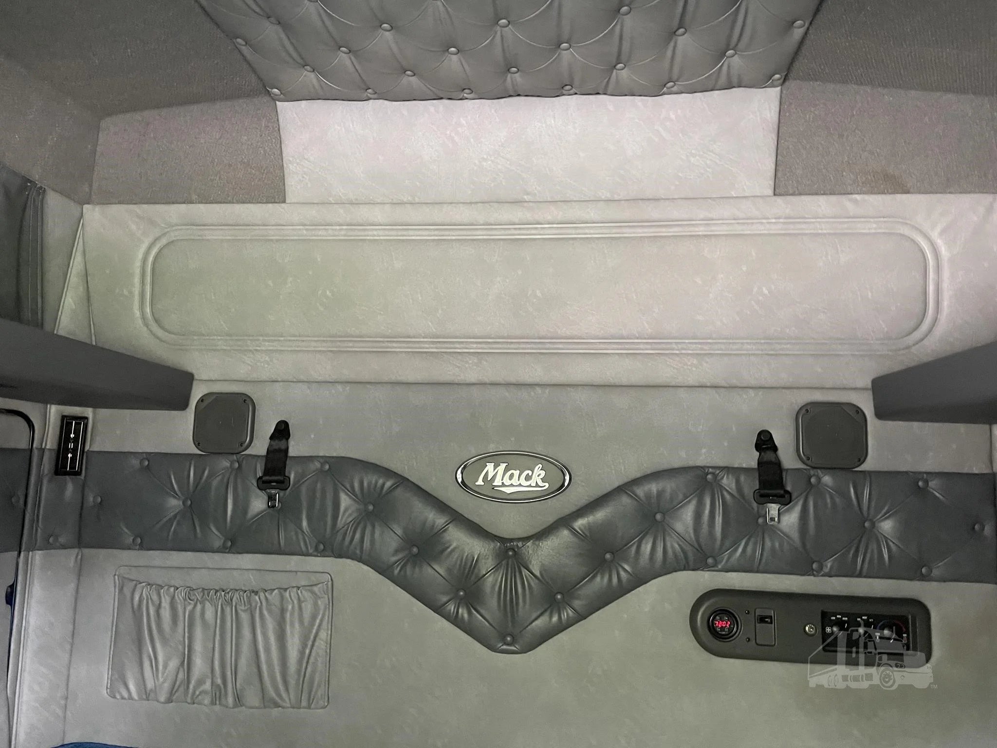2017 Mack Pinnacle CXU613 - B1437P