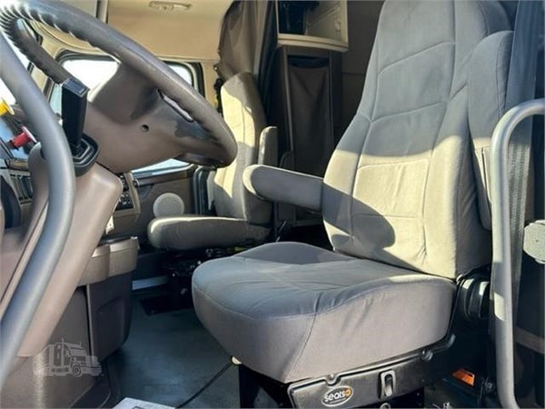 2017 VOLVO VNL64T630 - A8225P