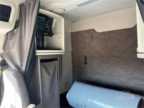 2017 VOLVO VNL64T630 - A8225P