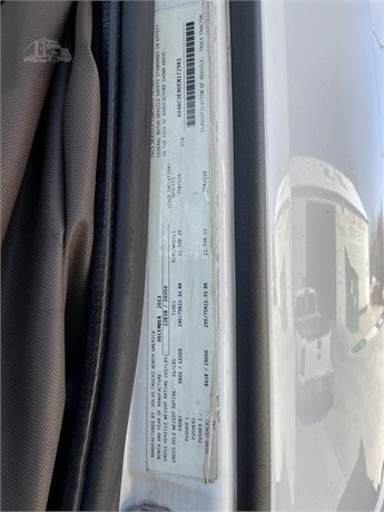 2014 VOLVO VNL64T730 - A8155