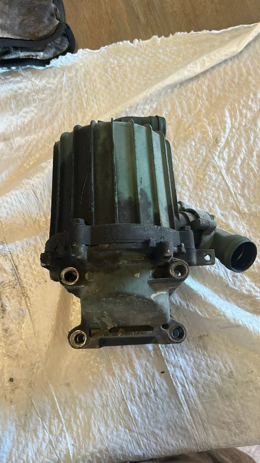 2016 Volvo D13 Engine Crankcase Ventilation Oil Water Separator