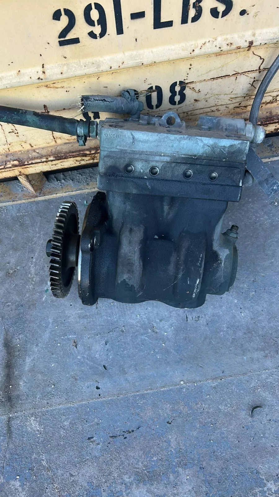 OEM Volvo D13 AIR COMPRESSOR PREOWNED - 0