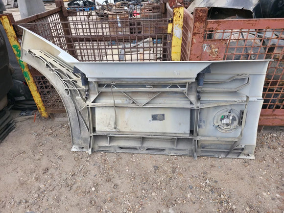 VOLVO VNL CAB SKIRT/SIDE FAIRING