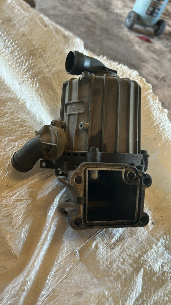 2016 Volvo D13 Engine Crankcase Ventilation Oil Water Separator