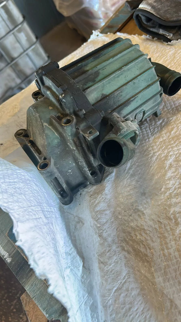 2016 Volvo D13 Engine Crankcase Ventilation Oil Water Separator