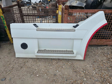 VOLVO VNL CAB SKIRT/SIDE FAIRING
