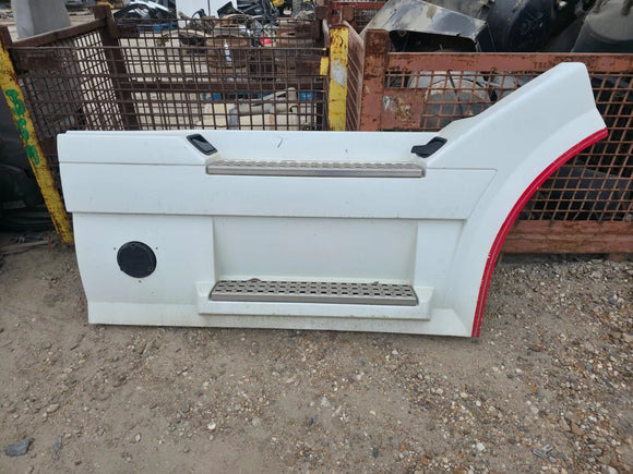 VOLVO VNL CAB SKIRT/SIDE FAIRING