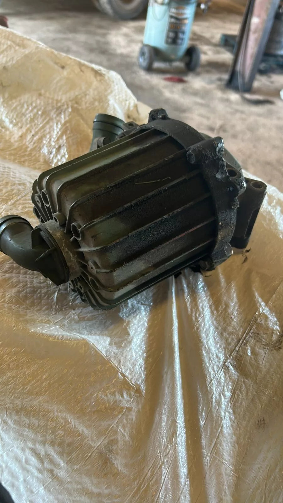 2016 Volvo D13 Engine Crankcase Ventilation Oil Water Separator - 0