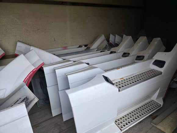 VOLVO VNL CAB SKIRT/SIDE FAIRING