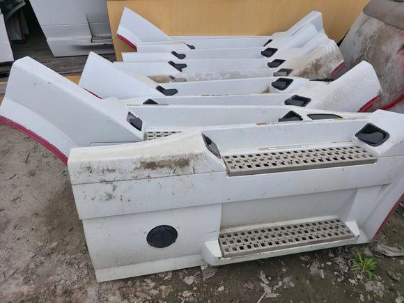 VOLVO VNL CAB SKIRT/SIDE FAIRING