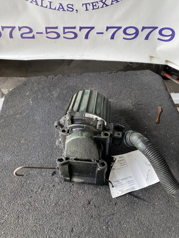 21373547 2016 Volvo D13 Engine Crankcase Ventilation Oil Water Separator