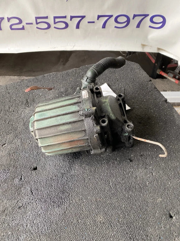 21373547 2016 Volvo D13 Engine Crankcase Ventilation Oil Water Separator